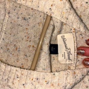 Size L fits like a women’s small. Giving spring! So cute